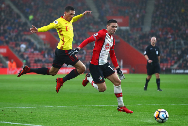 Tadic frente a Holebas. Foto: Getty Images