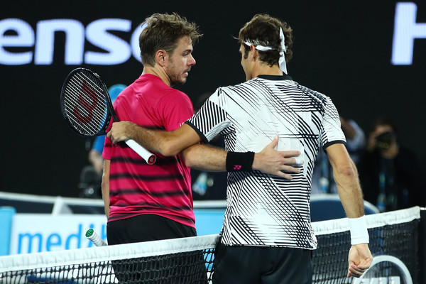 Both players, who are good friends, meet at the net after the match | Photo: Clive Brunskill/Getty Images AsiaPac