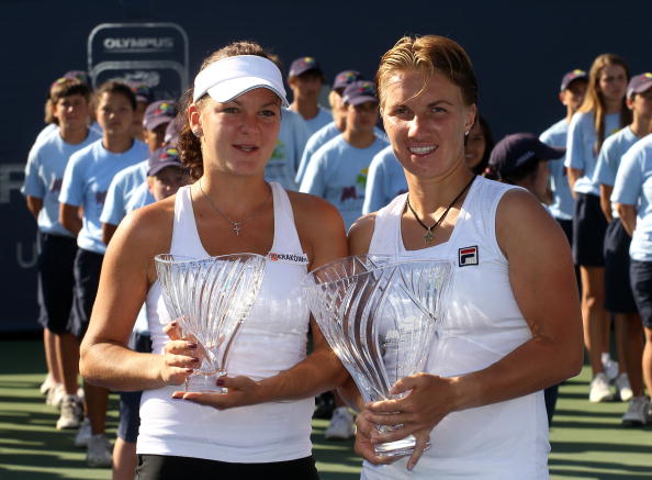 Agnieszka Radwanska and Svetlana Kuznetsova after the Carlsbad final in 2010 (Getty/Stephen Dunn)