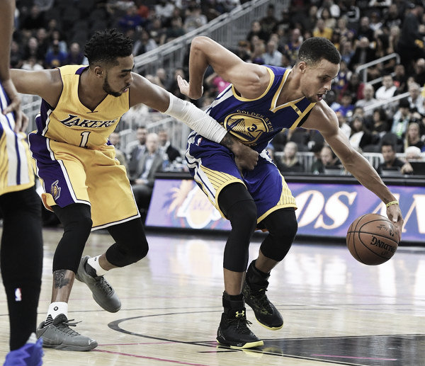Los Lakers se impusieron a los Warriors en el último duelo oficial / Foto: Zimbio
