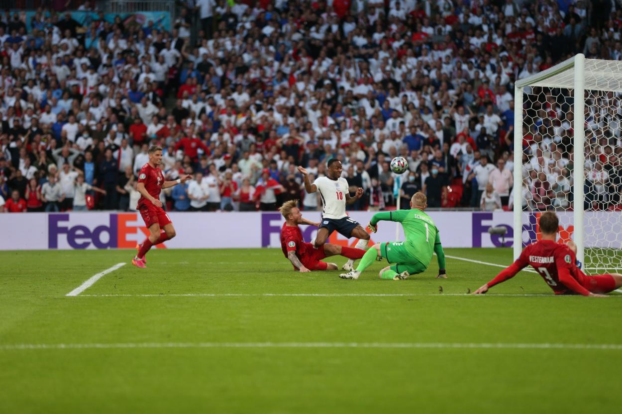 Gol en propia puerta de Kajer | Imagen: UEFA