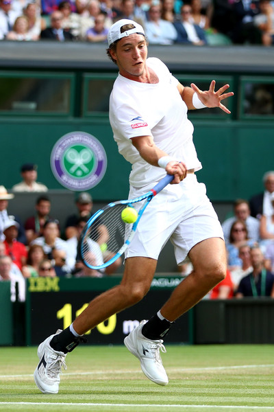 Jan-Lennard Struff smacks a forehand during his loss to Federer. Photo: Matthew Stockman/Getty Images