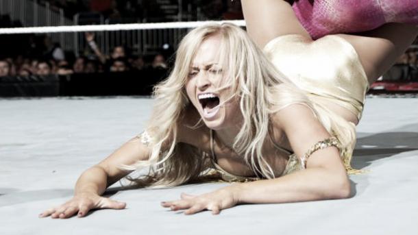 Summer Rae updates her fans (image: bleacherreport.com)