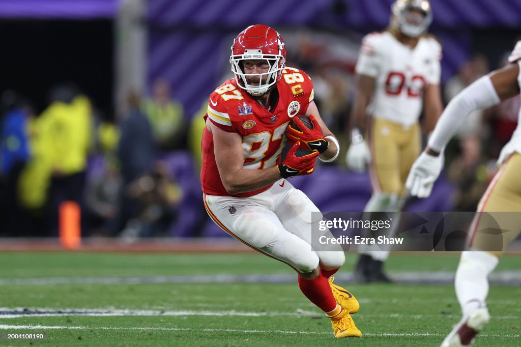 Travis Kelce #87 of the Kansas City Chiefs makes a catch in the fourth quarter against the San Francisco 49ers during Super Bowl LVIII at Allegiant Stadium on February 11, 2024 in Las Vegas, Nevada. (Photo by Ezra Shaw/Getty Images)