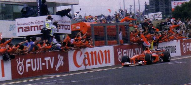 Schumacher exacted his revenge on sparring partner Hakkinen in 2000. | Photo: Photobucket