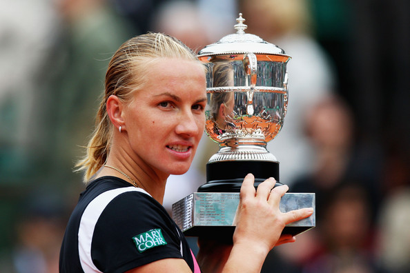 Svetlana Kuznetsova with her French Open title in 2009 | Photo: Ryan Pierse/Getty Images Europe