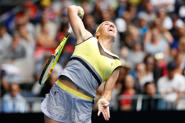 Kuznetsova serves during the match | Photo: Jack Thomas/Getty Images AsiaPac