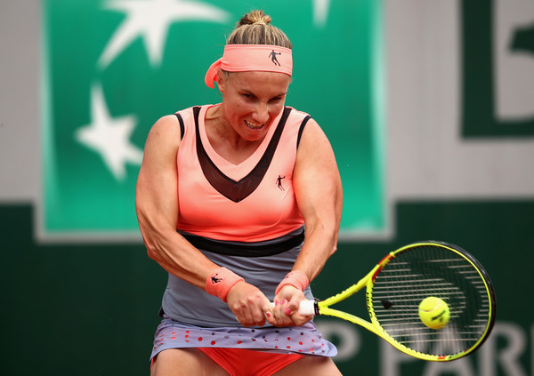 Svetlana Kuznetsova hits a backhand | Photo: Julian Finney/Getty Images Europe