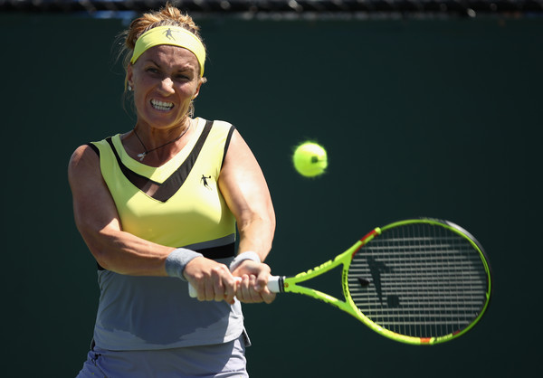 Svetlana Kuznetsova with her powerful backhand in Miami | Photo: Julian Finney/Getty Images North America