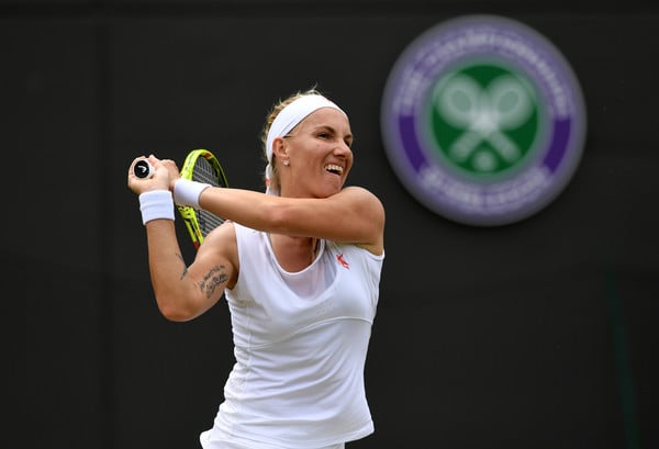 Svetlana Kuznetsova hits a backhand at last year's Wimbledon Championships | Photo: Shaun Botterill/Getty Images Europe