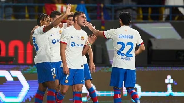 Los culés celebrando el 1-0 a Osasuna | Foto: EFE.