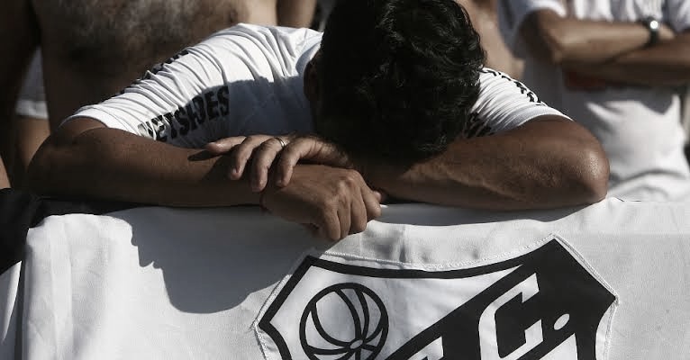 Santos perde do Corinthians, torcida se revolta e jogo termina