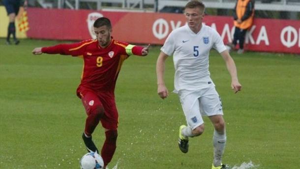 Taylor Moore in action in the qualifying win against FYR Macedonia | Photo: FFM via UEFA.com