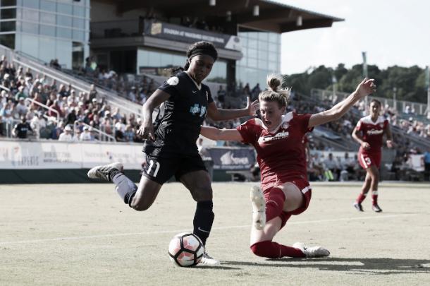 Kassey Kallman (right) defends Taylor Smith (left) (Source: Northcarolinafc.com)