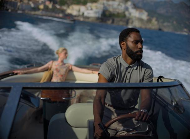 John David Washington y Elizabeth Debicki. Fuente: Filmaffinity