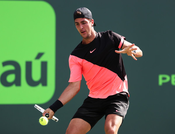 Thanasi Kokkinakis struggled on his serve during the match | Photo: Al Bello/Getty Images North America