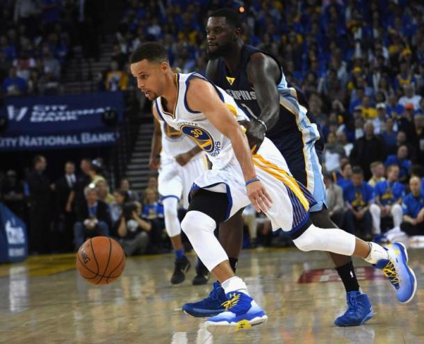 Stephen Curry (30) tries to dribble past Lance Stephenson of the Memphis Grizzlies (Thearon W. Henderson/Getty Images)