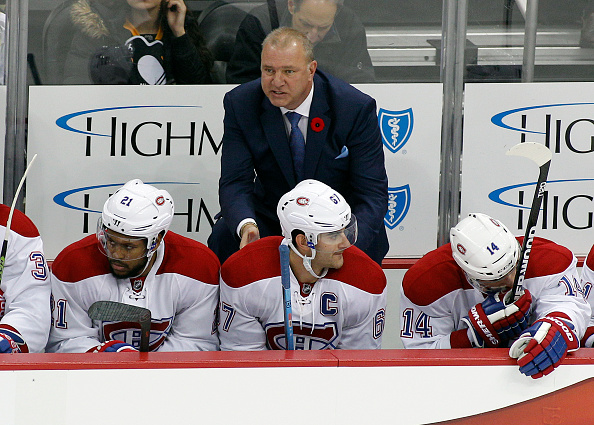 Therrien behind bench in game against Penguins. | Photo: Getty Images Sport/Justin K. Aller