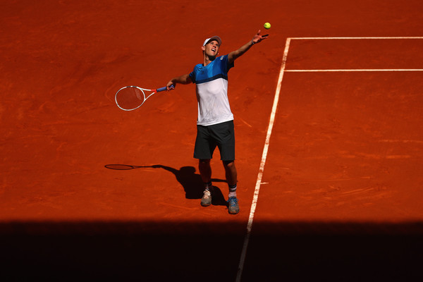 Dominic Thiem serves during his second round match. Photo: Julian Finney/Getty Images