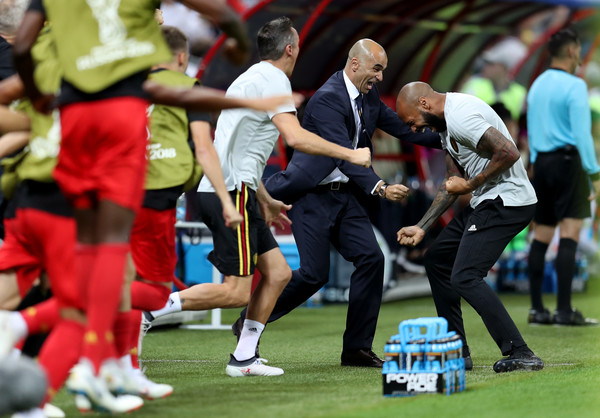 Thierry Henry y Roberto Martínez celebrando durante el Mundial | Zimbio