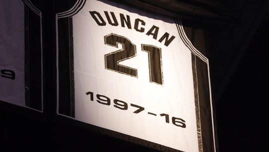 La 21 de Tim Duncan, inmortalizada en el pabellón (USA Today)