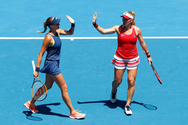 Babos and Mladenovic celebrates winning a point during their semifinal match | Photo: Michael Dodge/Getty Images AsiaPac