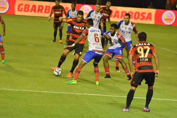 Times marcam um gol cada e terminam igualados na Ilha do Retiro (Foto: Genival Fernandes/Especial à VAVEL Brasil)