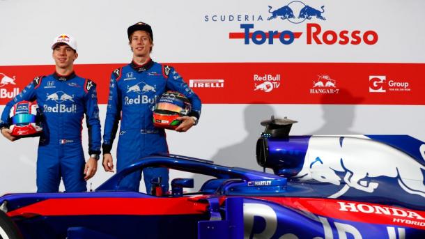 Pierre Gasly (esq.) e Brendon Hartley (dir.) serão os pilotos (Foto: Divulgação/Fórmula 1)