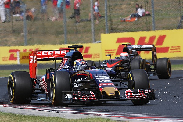 Max Verstappen y Jenson Button durante el Gran Premio de Hungría | Fuente: Zimbio