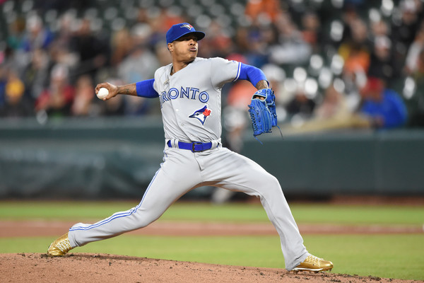 He’ll be back: Marcus Stroman throws a pitch during the first inning before being forced to leave the game in the second due to a right elbow contusion. | Photo: Mitchell Layton/Getty Images