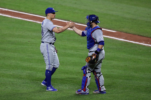 Closing pitcher Roberto Osuna and catcher Miguel Montero celebrate after the game. | Photo: Rob Carr/Getty Images