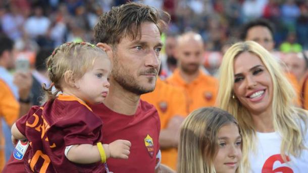 Francesco Totti con la sua famiglia, ansa.it