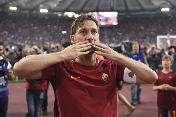 Totti se despide de su grada | Foto: Roma