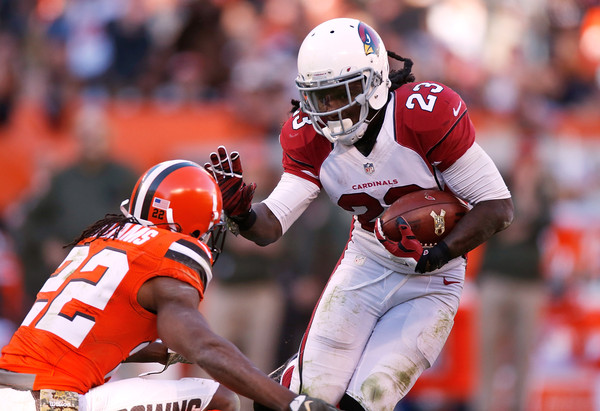 Tramon Williams #22 brings down Chris Johnson #23 of the Arizona Cardinals |Oct. 31, 2015 - Source: Gregory Shamus/Getty Images North America|