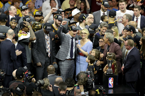 Los Cleveland Cavaliers celebrando la consecución del primer anillo de su historia | Foto: Zimbio