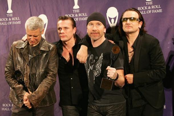 U2 en su inducción al Rock & Roll Hall Of Fame en 2005 | Foto: Getty