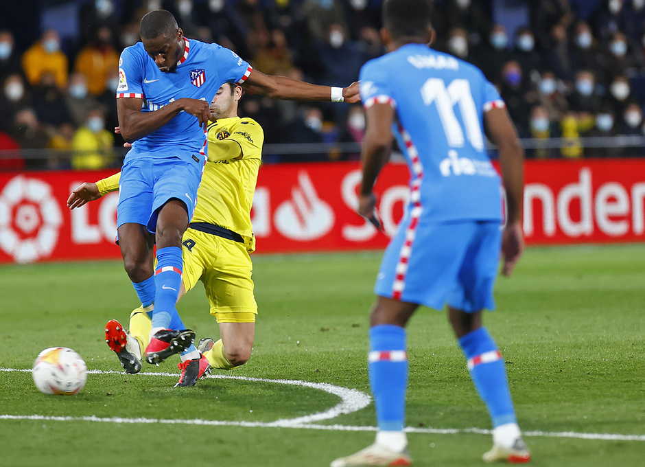 Kondogbia golpeando el balón que devolvería el empate | Foto: Atlético de Madrid