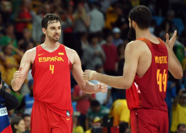 Pau Gasol passes down the torch to Nikola Mirotic, who will more than likely help lead Spain with Ricky Rubio in the next FIBA Championships and the next Olympics. Photo Credit: Bob Rosato/USA TODAY Images. 