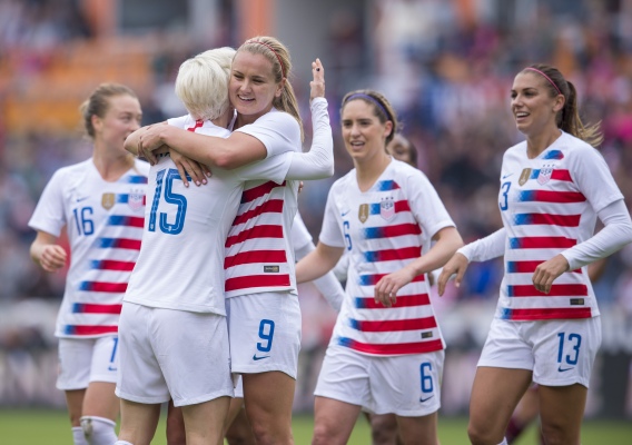 Sonnett, Rapinoe, Horan, Brain, and Morgan all celebrating a goal l Photo: Brad Smith, ISI