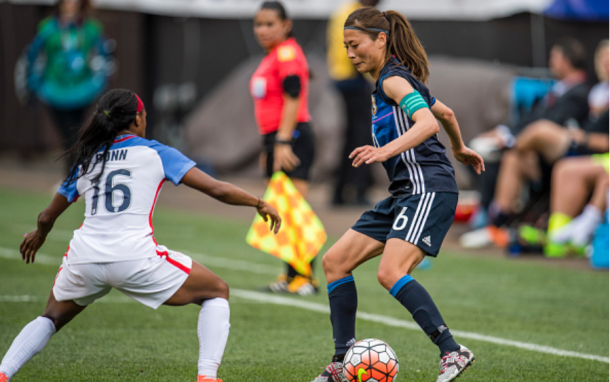 Japan midfielder Rumi Utsugi faces up USA forward Crystal Dunn in a friendly match in June, 2016 | Photo: Jason Miller - Getty Images