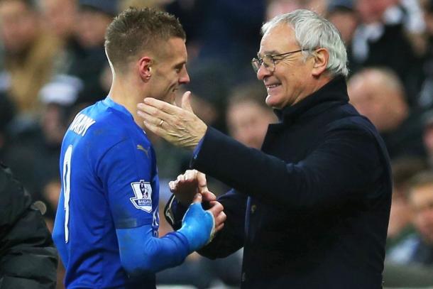 Ranieri congratulates Jamie Vardy (Photo: Getty)