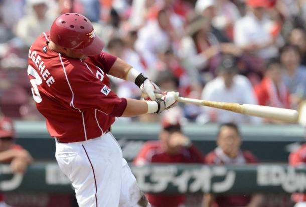 The Eagles' Casey McGehee belts a solo home run to shatter a scoreless tie in Hiroshima on Saturday. Tohoku Rakuten defeated the Carp 2-1. | KYODO