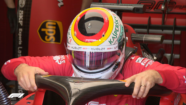 Vettel deixou seu carro após a Ferrari não ter conseguido reparar o problema no turbo a tempo de voltar ao Q1 (Foto: Reprodução / F1)