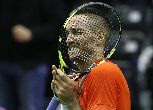 Viktor Troicki looks on in disgust (Photo: Srdjan Stevanovic)