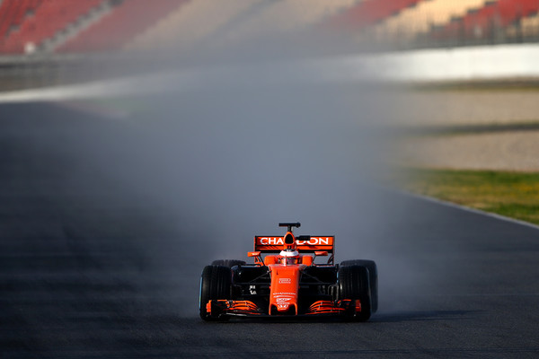 Stoffel Vandoorne teve o melhor desempenho da McLaren, no último dia dos testes (Foto: Dan Istitene/Getty Images)