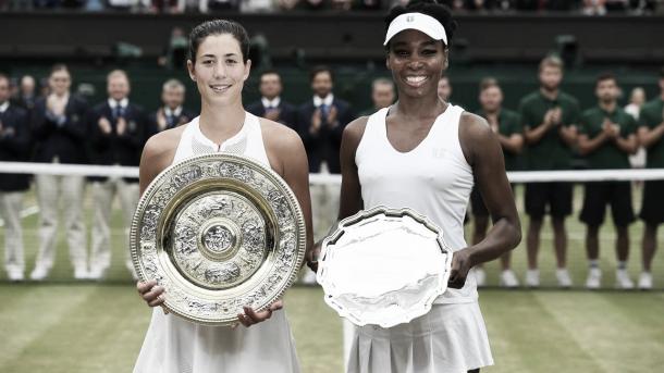 Muguruza y Venus en la final de Wimbledon | Foto: Zimbio