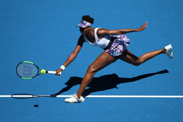 Venus Williams reaches out for a ball | Photo: Michael Dodge/Getty Images AsiaPac