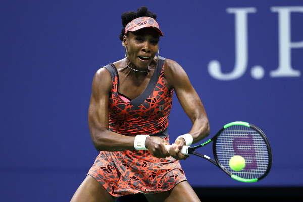 Venus Williams hits a backhand during her quarterfinal encounter against Petra Kvitova | Photo: Elsa/Getty Images North America