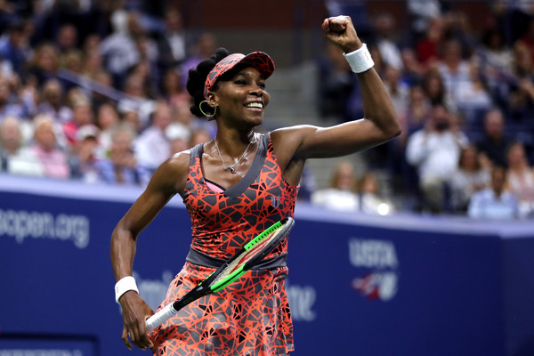 Venus Williams pumps her fist in the air after claiming the hard-fought victory | Photo: Elsa/Getty Images North America