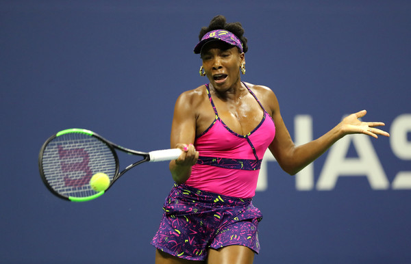 Venus Williams had a strong start but that will be the only game she won in the entire first set | Photo: Elsa/Getty Images North America